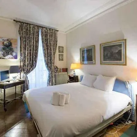 Veeve - Charming Bonaparte * Paris