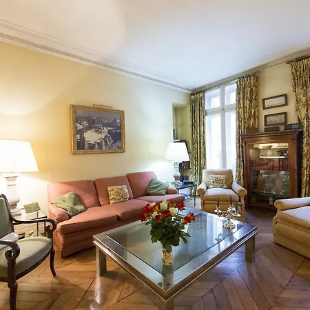 Veeve - Charming Bonaparte Apartment