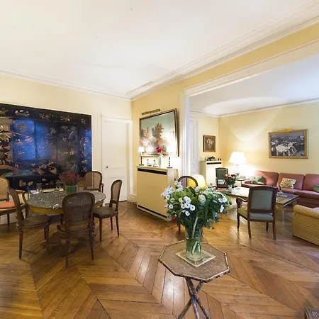 Veeve - Charming Bonaparte Apartment *